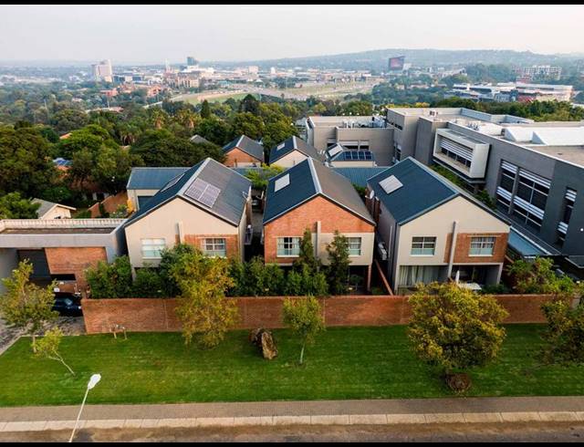 3 BEDROOM CLUSTER FOR SALE IN LYNNWOOD